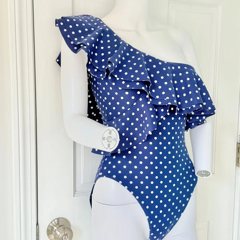 NEW with TAGS WeWoreWhat Stella One Piece One Shoulder Swimsuit  (size S)